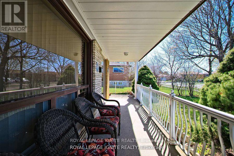 3350 Lehigh Crescent W, Mississauga, Ontario  L4T 1W8 - Photo 4 - W13447872