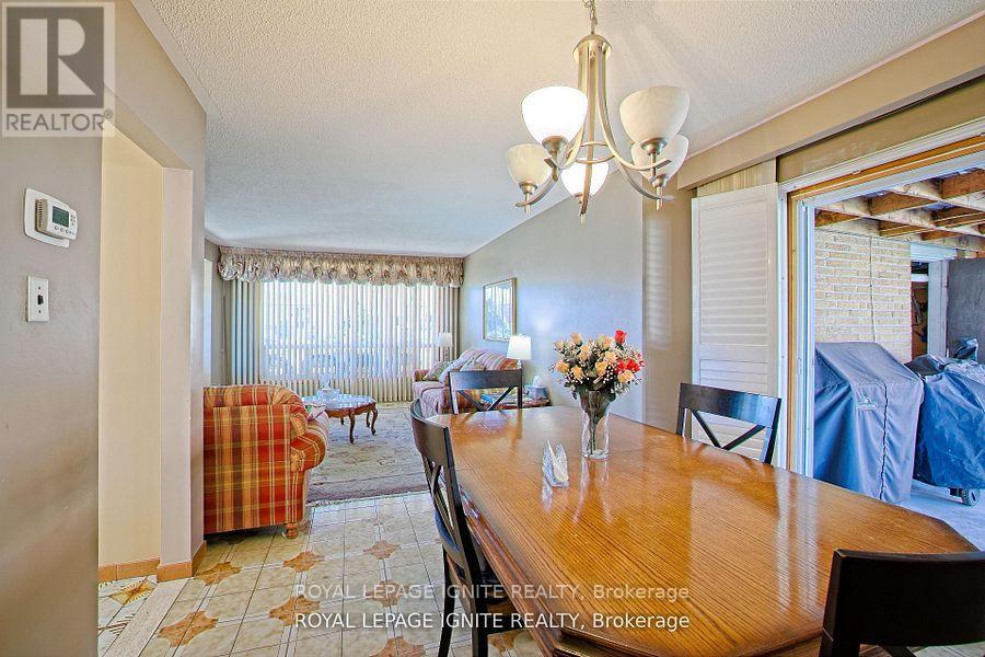 3350 Lehigh Crescent W, Mississauga, Ontario  L4T 1W8 - Photo 8 - W13447872