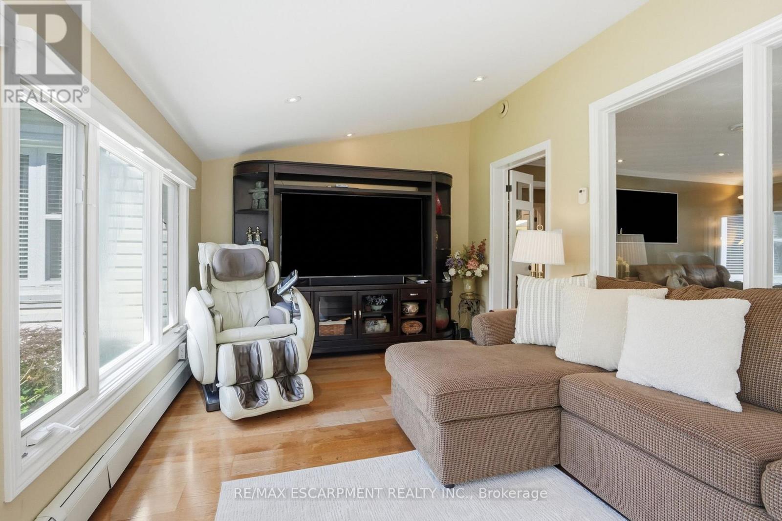 549 Ann Avenue, Burlington, Ontario  L7T 2S7 - Photo 13 - W13447874