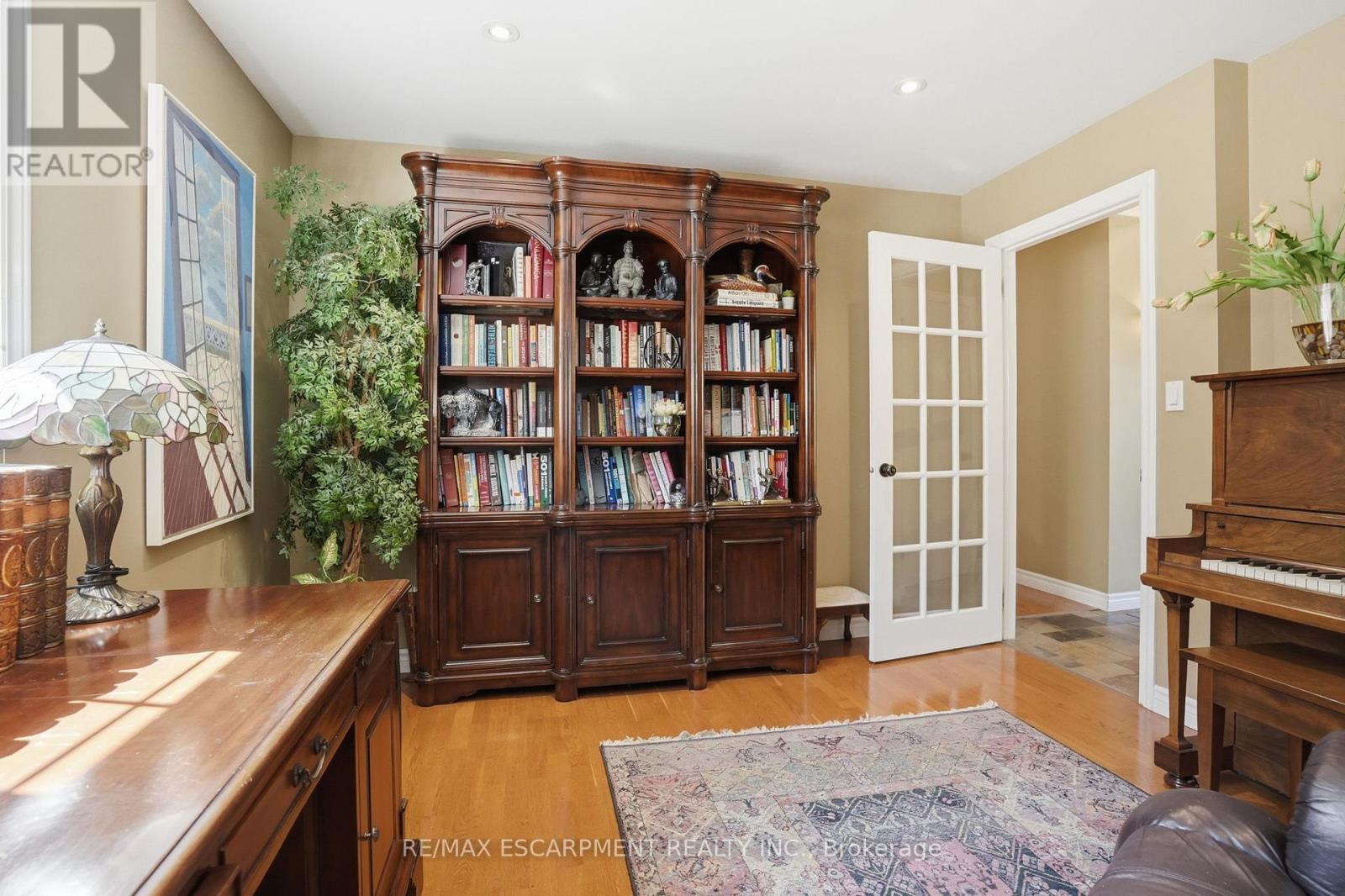 549 Ann Avenue, Burlington, Ontario  L7T 2S7 - Photo 22 - W13447874