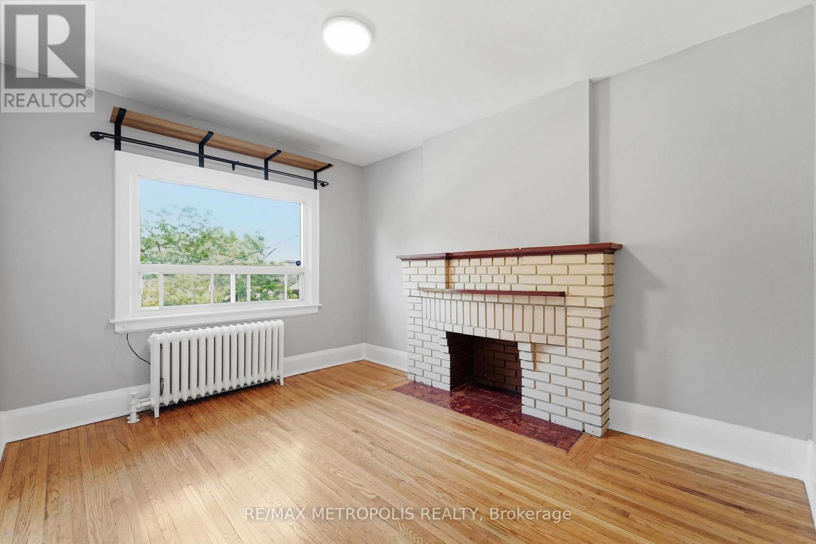 Upper - 277 Gilmour Avenue, Toronto, Ontario  M6P 3B6 - Photo 12 - W13447932