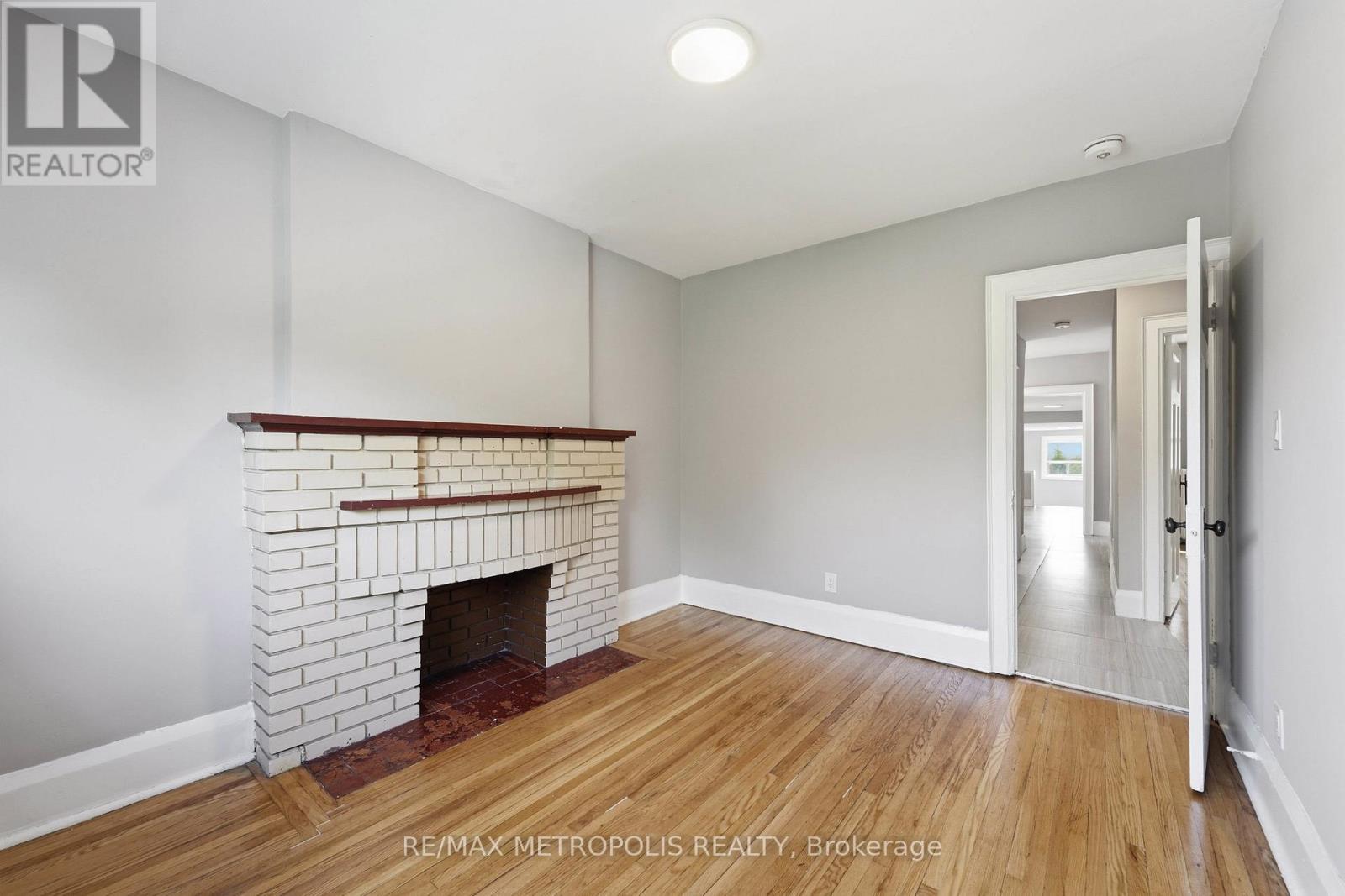 Upper - 277 Gilmour Avenue, Toronto, Ontario  M6P 3B6 - Photo 13 - W13447932