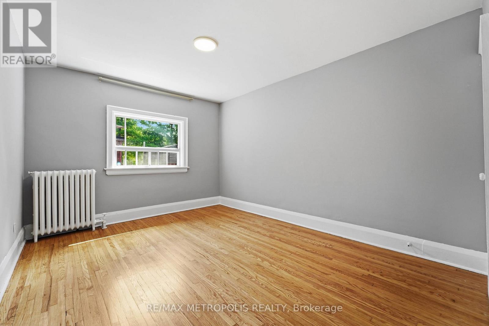 Upper - 277 Gilmour Avenue, Toronto, Ontario  M6P 3B6 - Photo 16 - W13447932