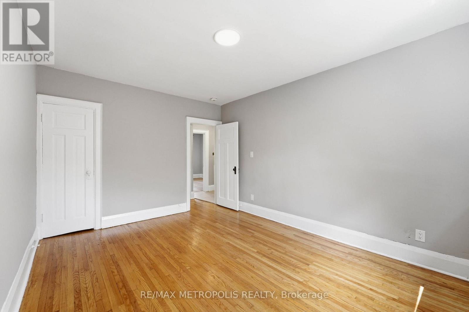 Upper - 277 Gilmour Avenue, Toronto, Ontario  M6P 3B6 - Photo 17 - W13447932