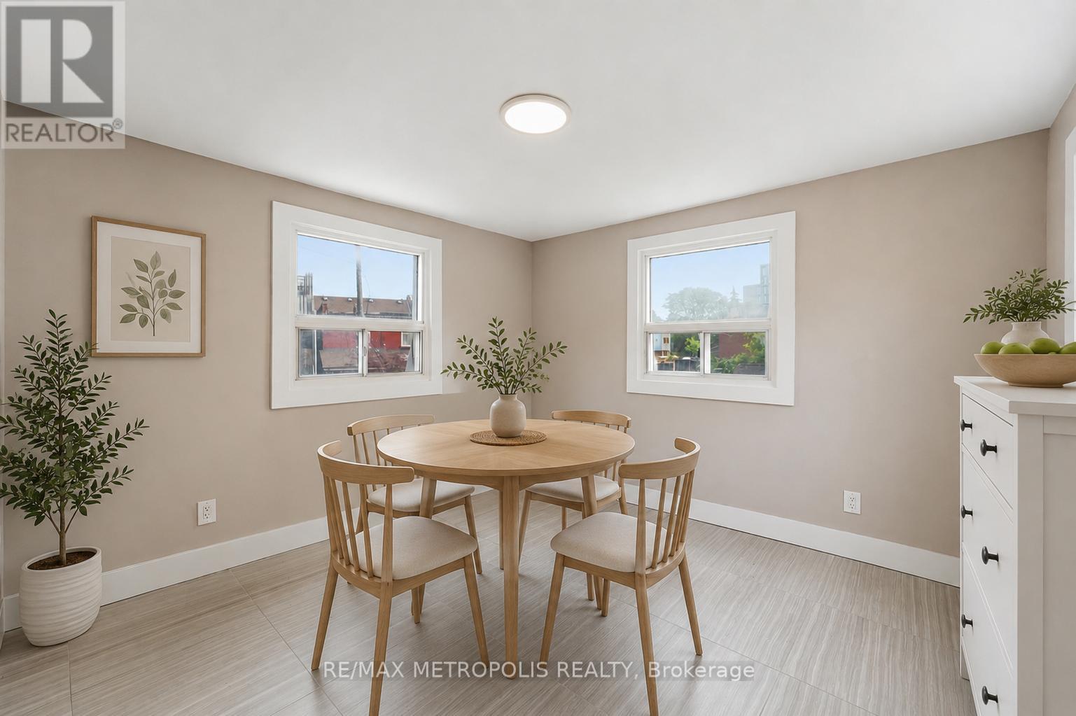 Upper - 277 Gilmour Avenue, Toronto, Ontario  M6P 3B6 - Photo 5 - W13447932