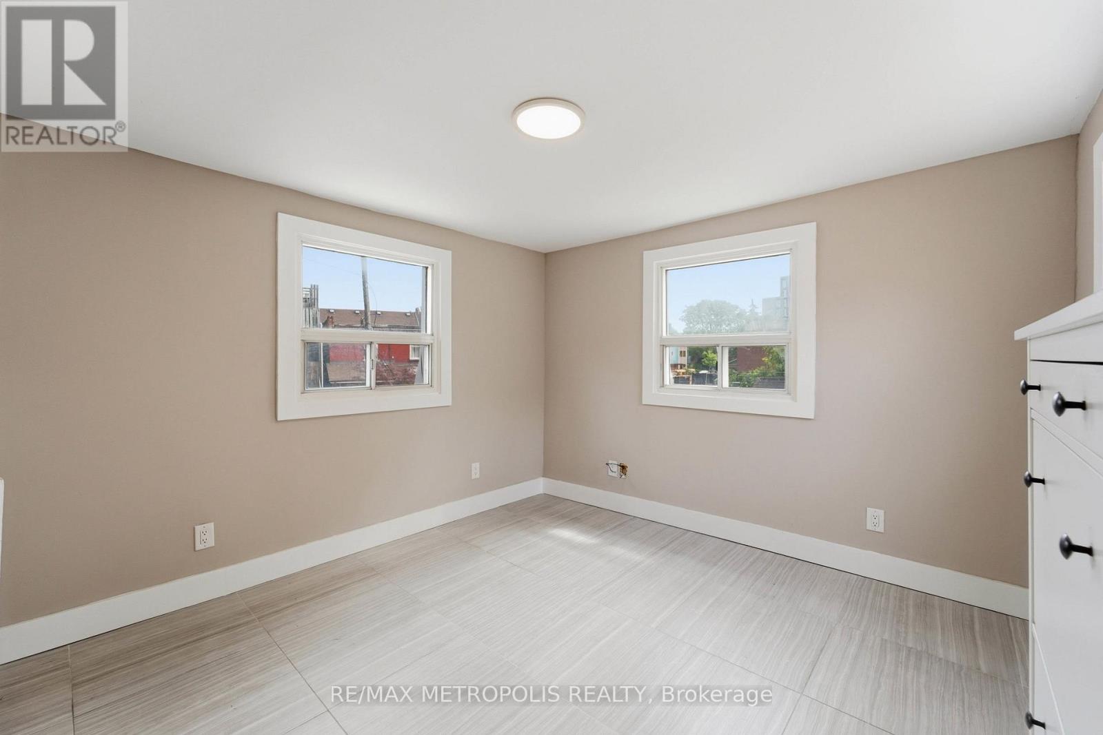 Upper - 277 Gilmour Avenue, Toronto, Ontario  M6P 3B6 - Photo 6 - W13447932