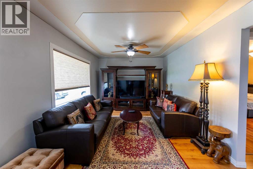 114 Poboktan Road, Hinton, Alberta  T7V 1G6 - Photo 4 - A2321198