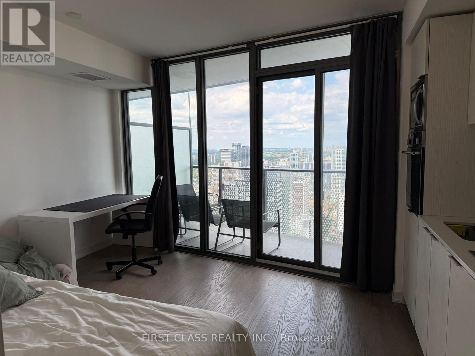 4212 - 11 Wellesley Street W, Toronto, Ontario  M4Y 0G4 - Photo 5 - C13445992