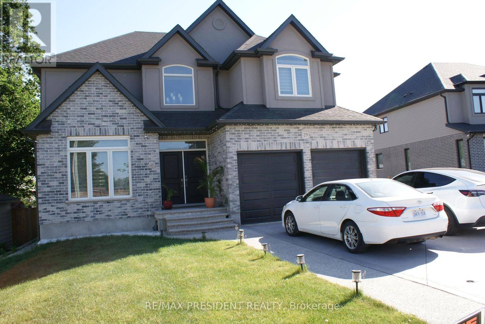 29 Burton Street, East Zorra-Tavistock, Ontario N0J 1M0 - Photo 2 - X13447926