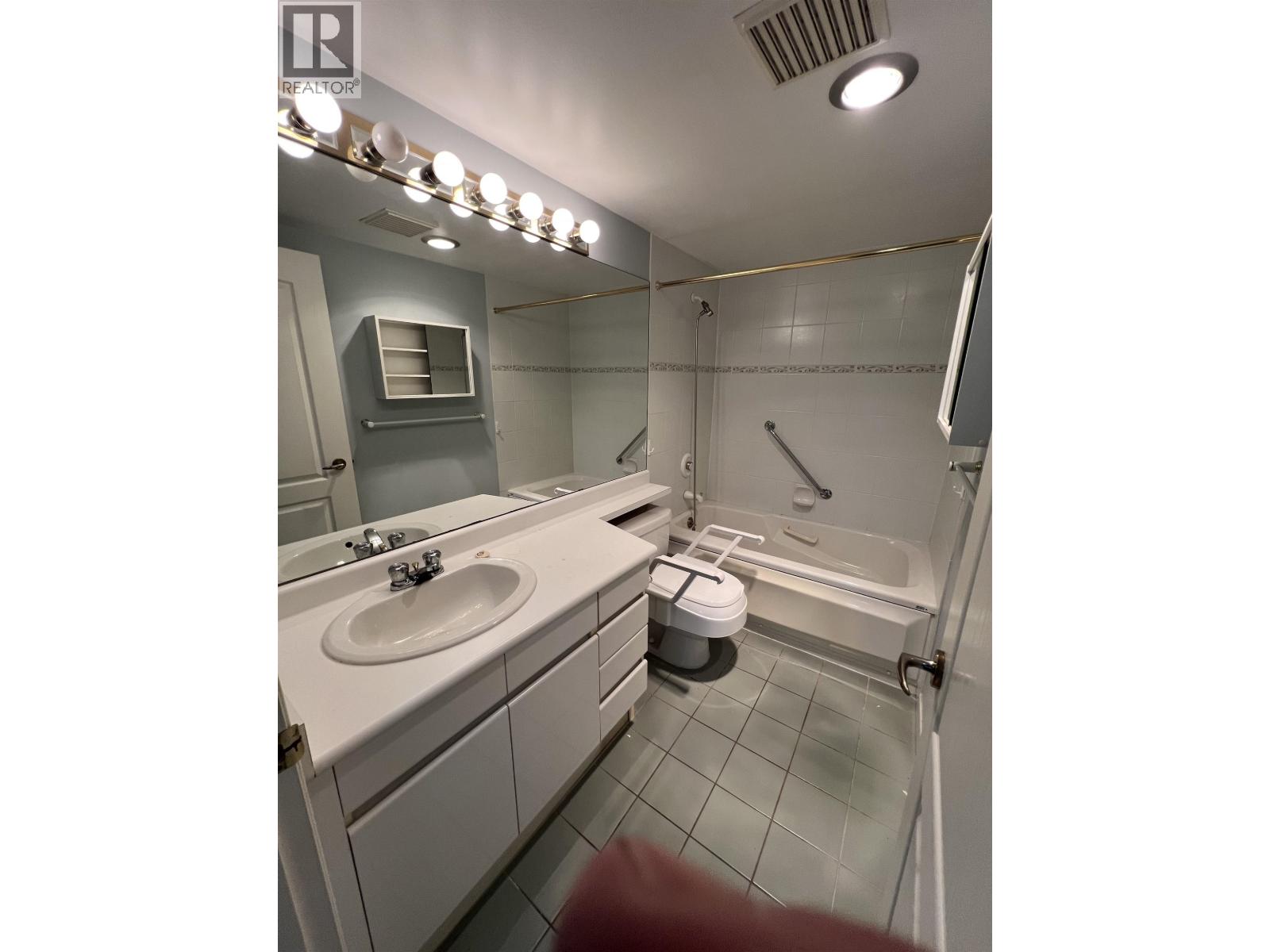 306 1327 E Keith Road, North Vancouver, British Columbia  V7J 3T5 - Photo 10 - R3136029
