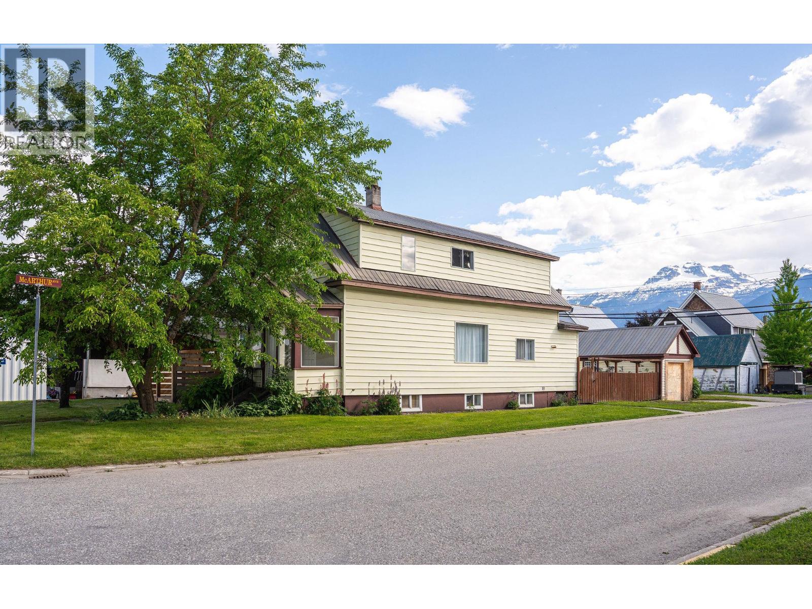 301 Third Street E, Revelstoke, British Columbia  V0E 2S0 - Photo 3 - 10380335