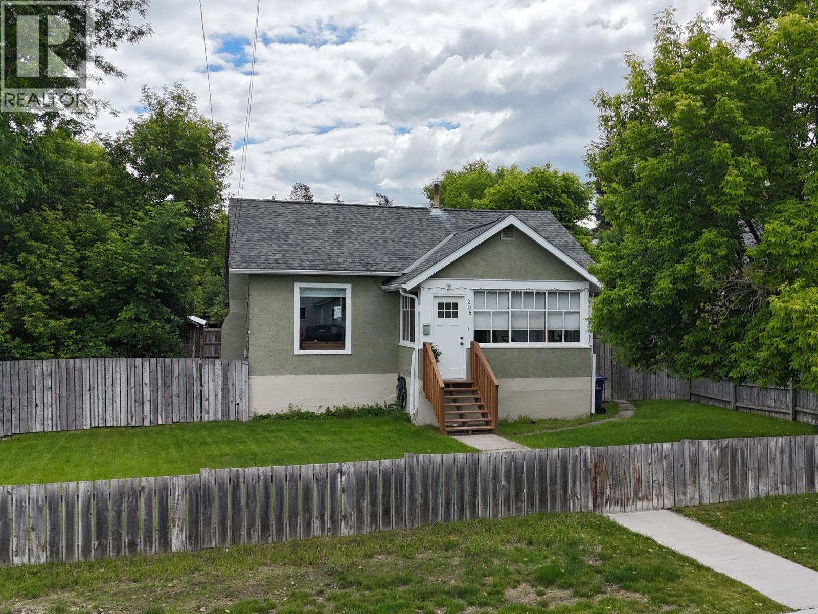 208 8th Avenue S, Cranbrook, British Columbia  V1C 2K8 - Photo 2 - 10390900