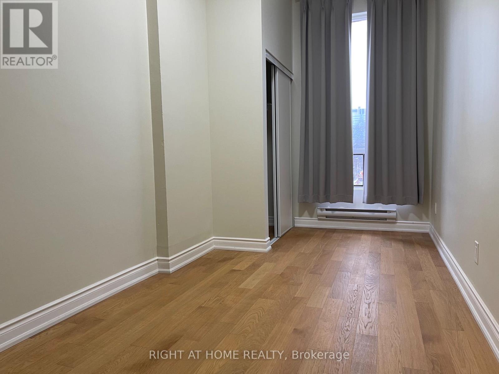 3rd Fl - 404 Spadina Avenue, Toronto, Ontario M5T 2G7 - Photo 2 - C13448096