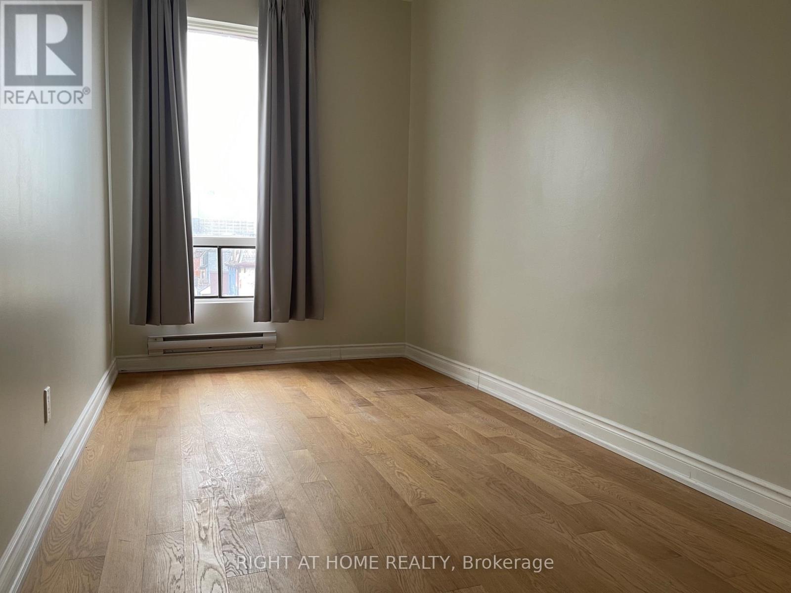 3rd Fl - 404 Spadina Avenue, Toronto, Ontario M5T 2G7 - Photo 3 - C13448096