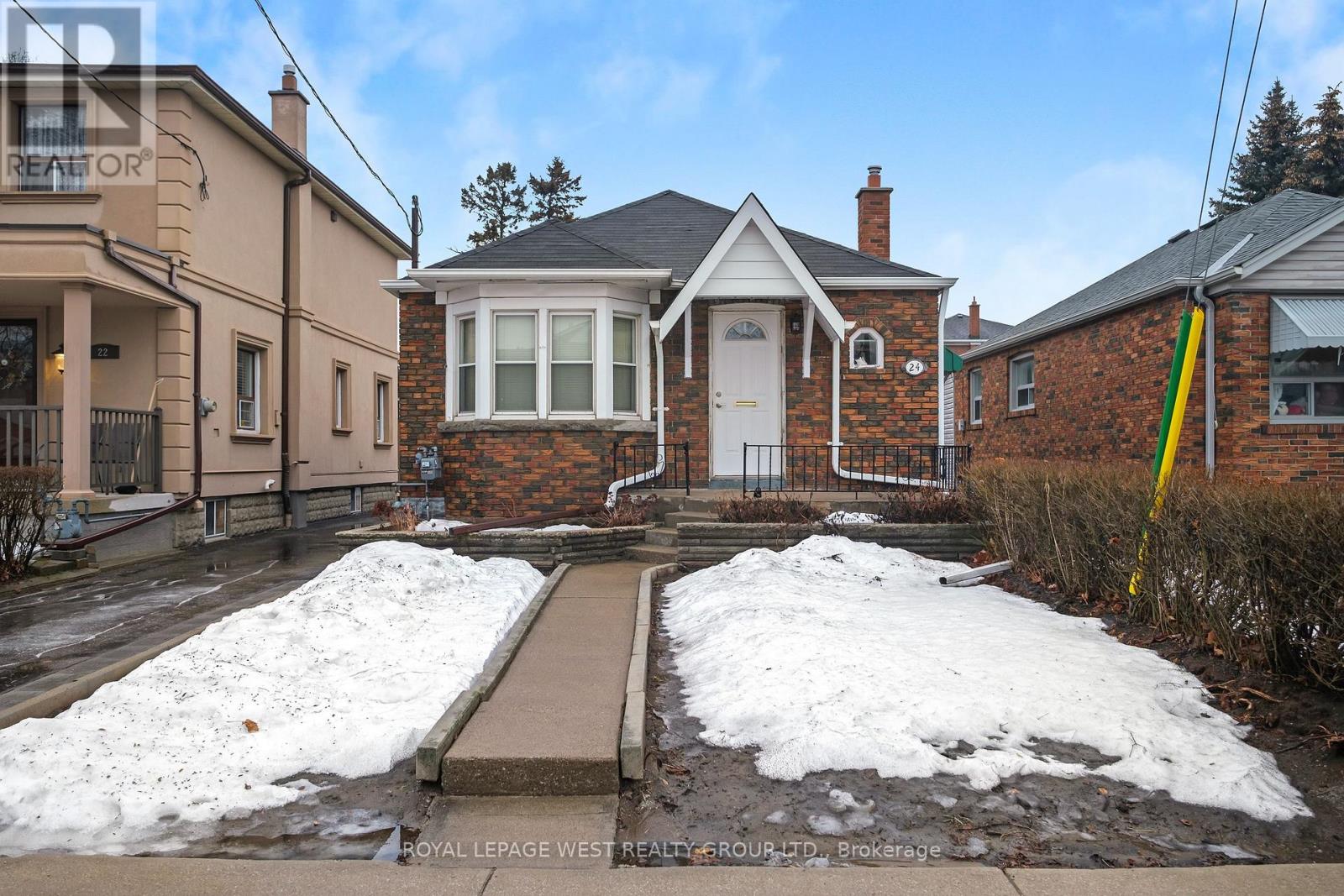 24 BARKER AVENUE, Toronto, Ontario