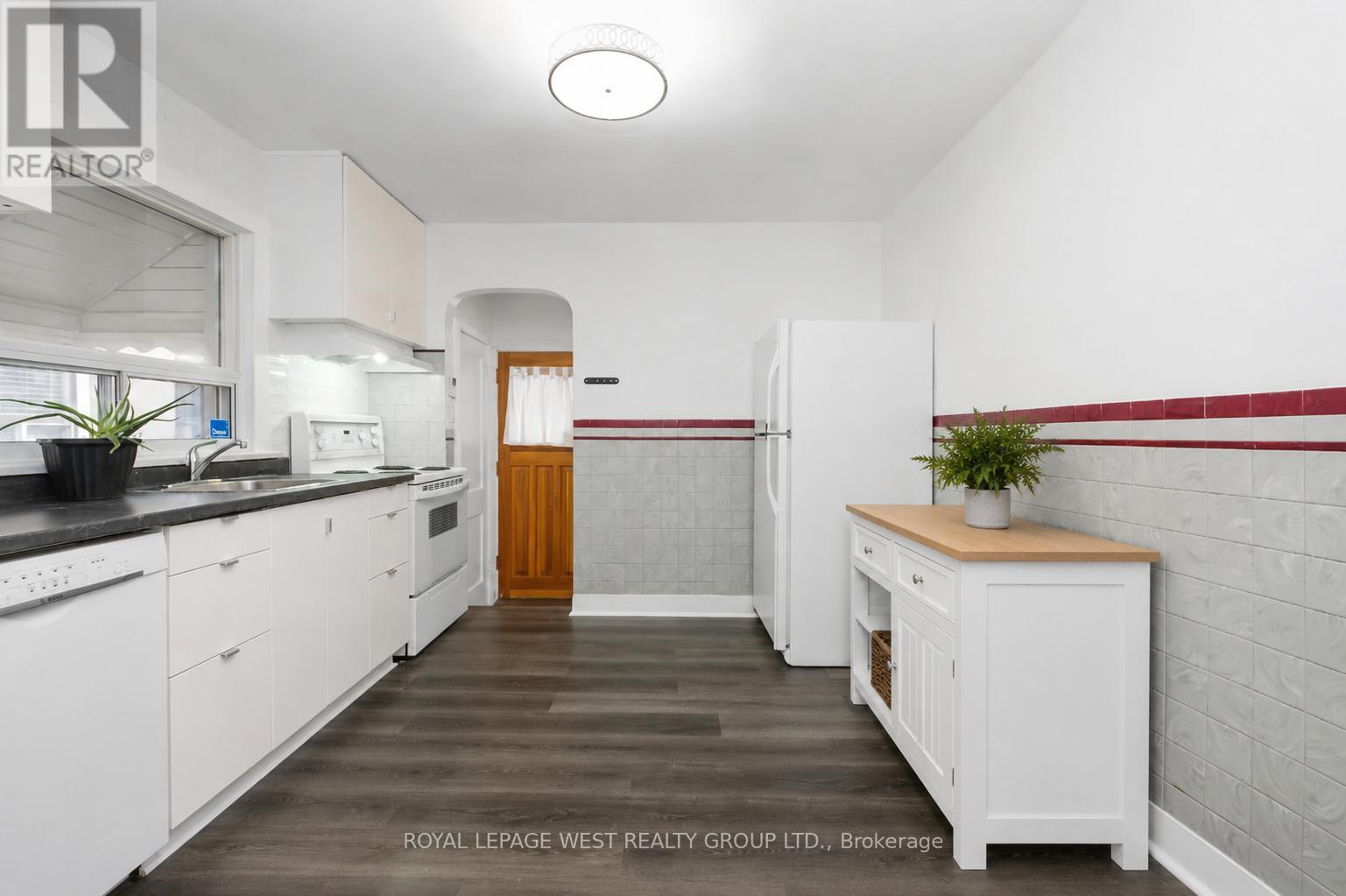 24 Barker Avenue, Toronto, Ontario M4C 2N3 - Photo 12 - E13448030