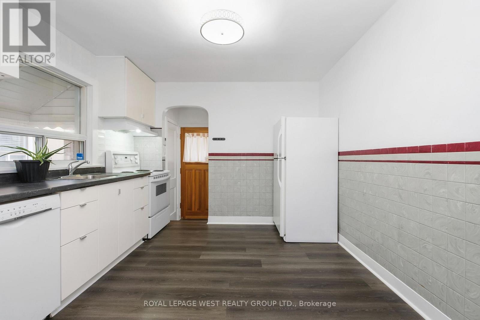 24 Barker Avenue, Toronto, Ontario M4C 2N3 - Photo 13 - E13448030