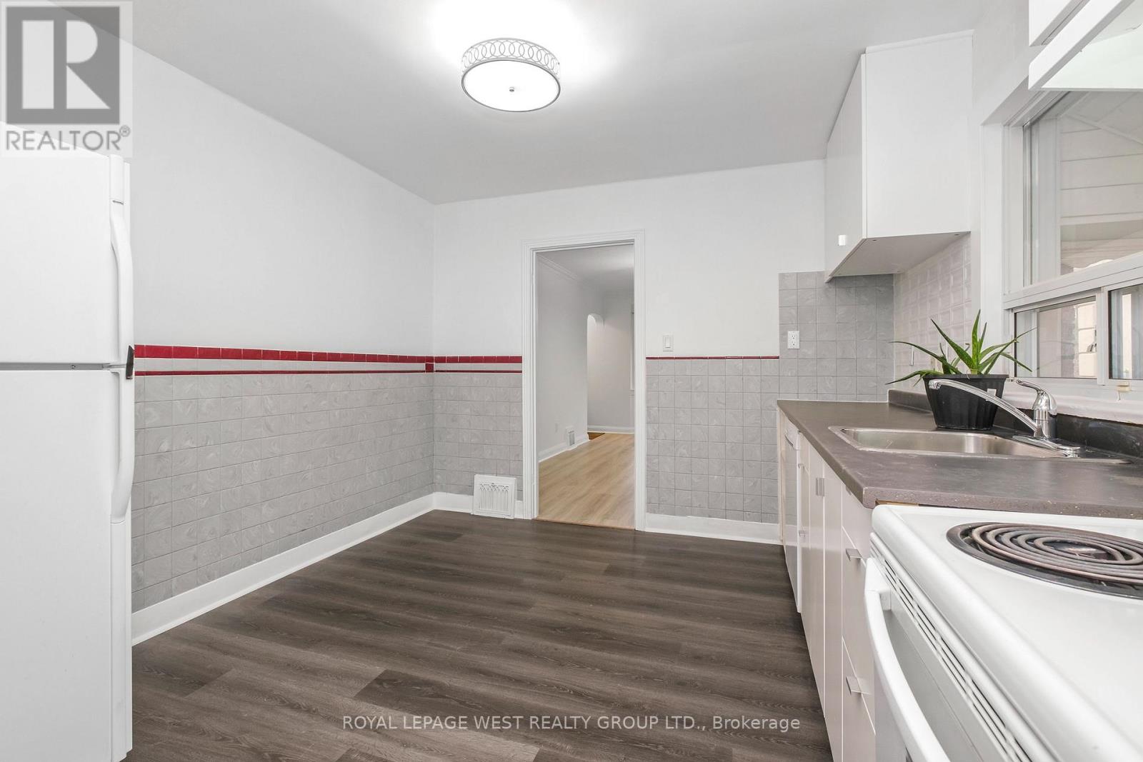 24 Barker Avenue, Toronto, Ontario M4C 2N3 - Photo 15 - E13448030