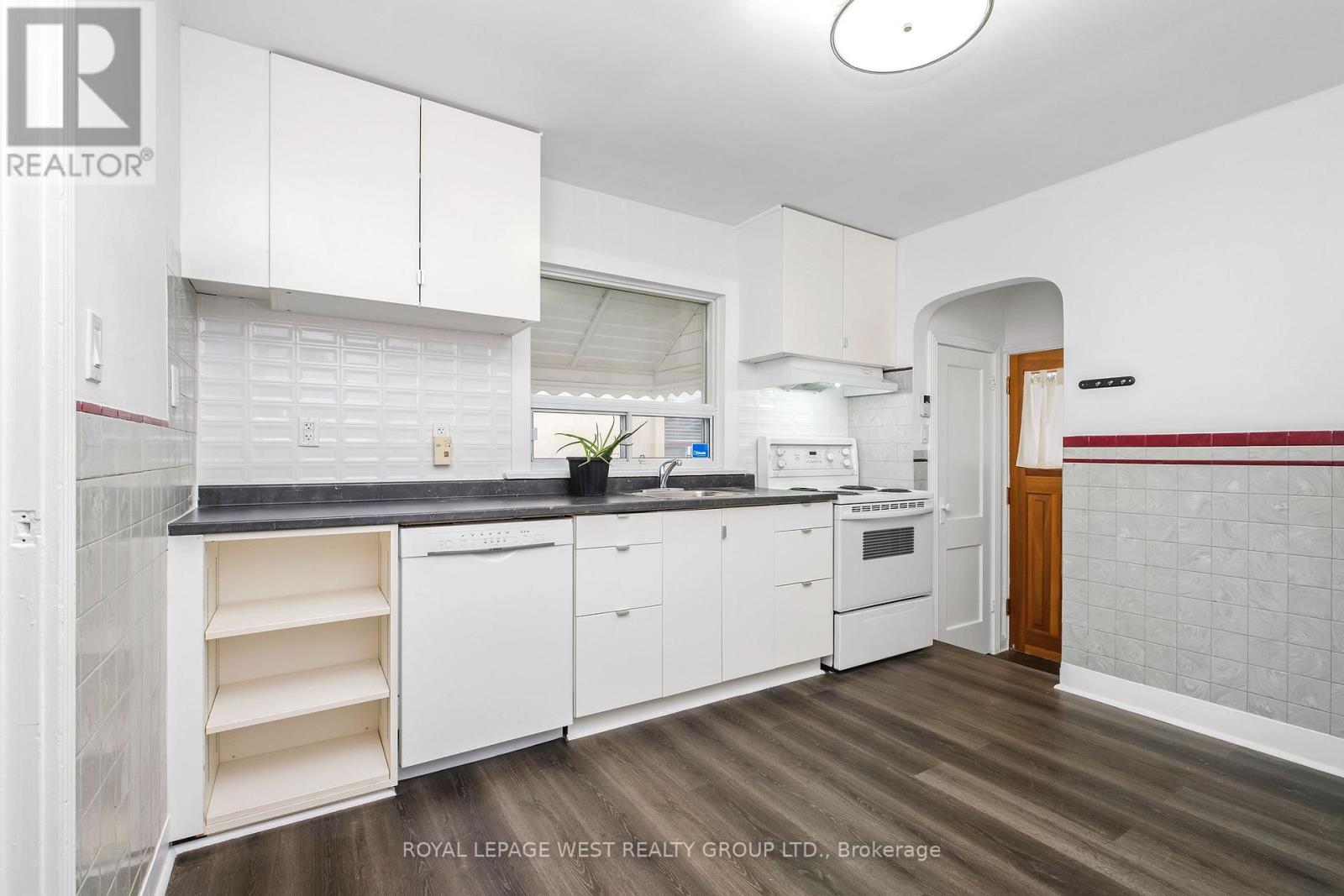 24 Barker Avenue, Toronto, Ontario M4C 2N3 - Photo 16 - E13448030