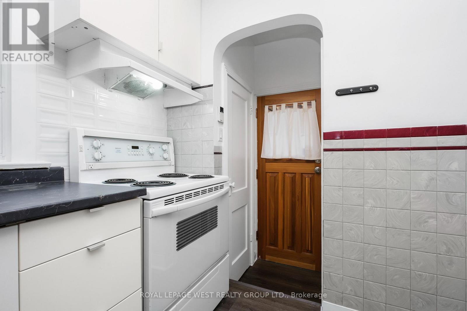 24 Barker Avenue, Toronto, Ontario M4C 2N3 - Photo 17 - E13448030