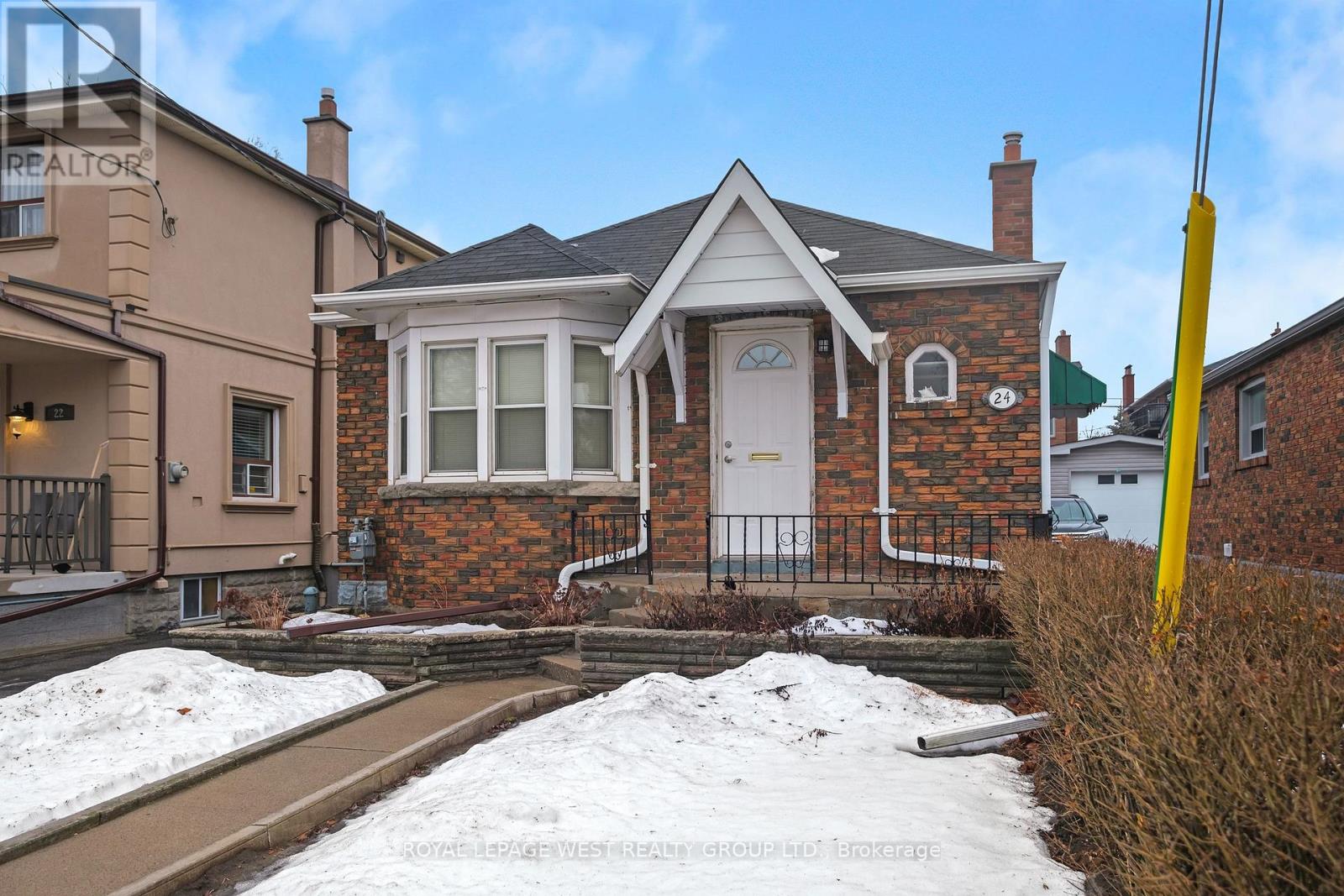 24 Barker Avenue, Toronto, Ontario M4C 2N3 - Photo 2 - E13448030