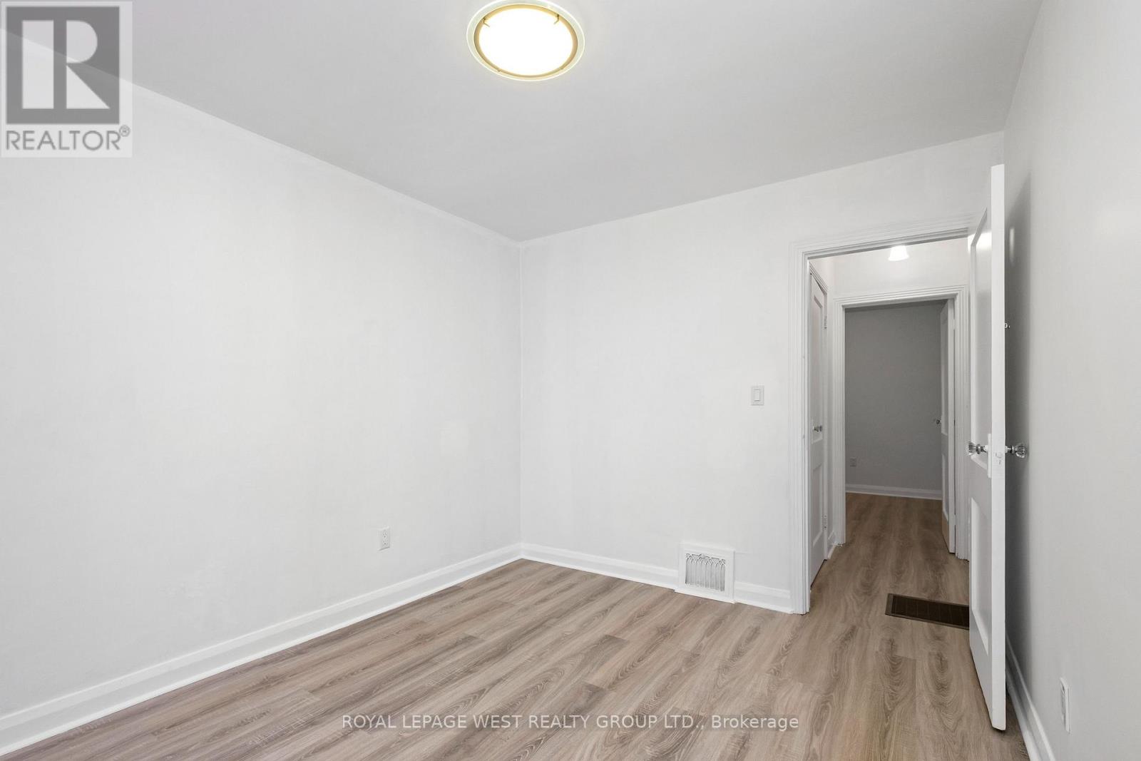 24 Barker Avenue, Toronto, Ontario M4C 2N3 - Photo 20 - E13448030
