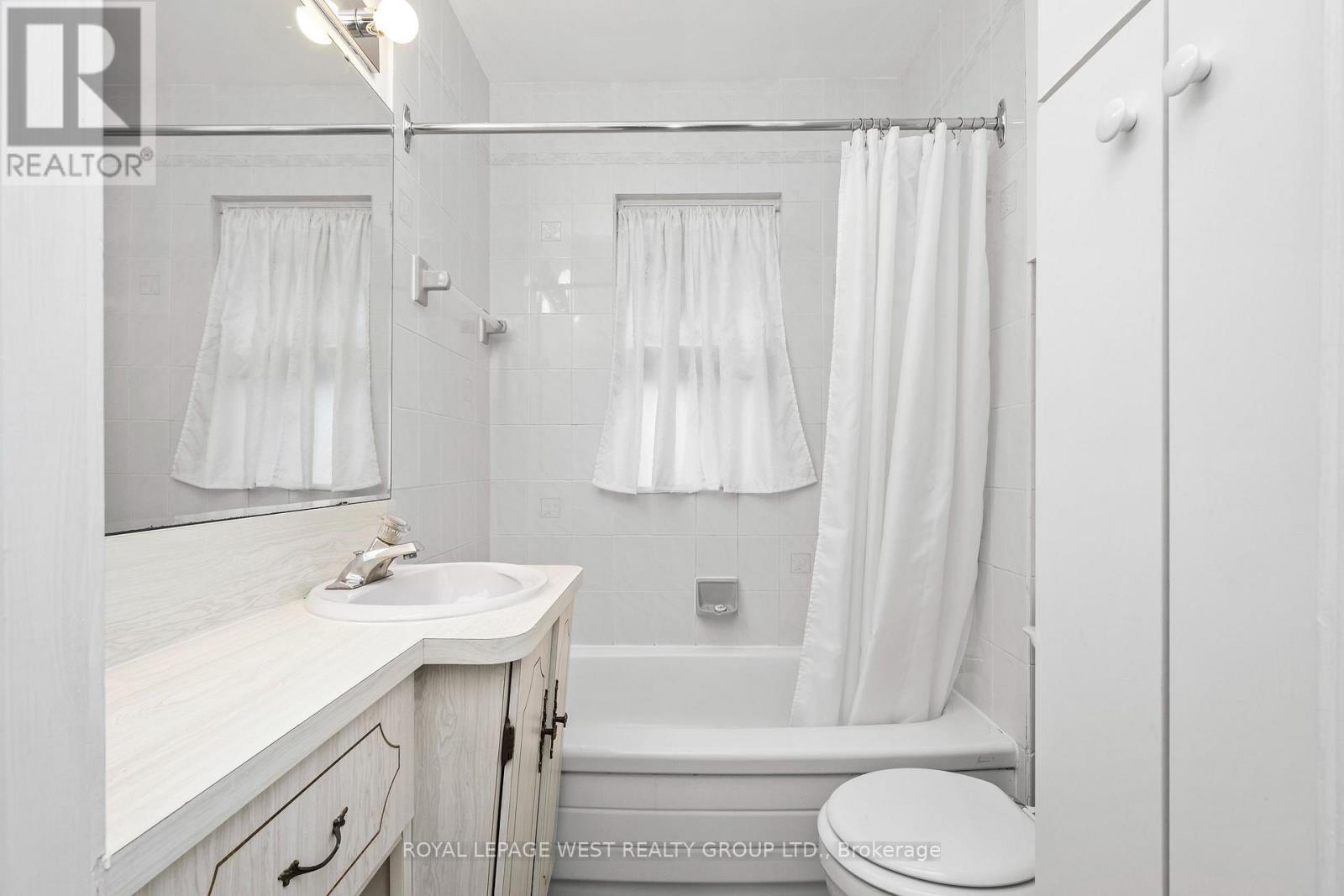 24 Barker Avenue, Toronto, Ontario M4C 2N3 - Photo 24 - E13448030