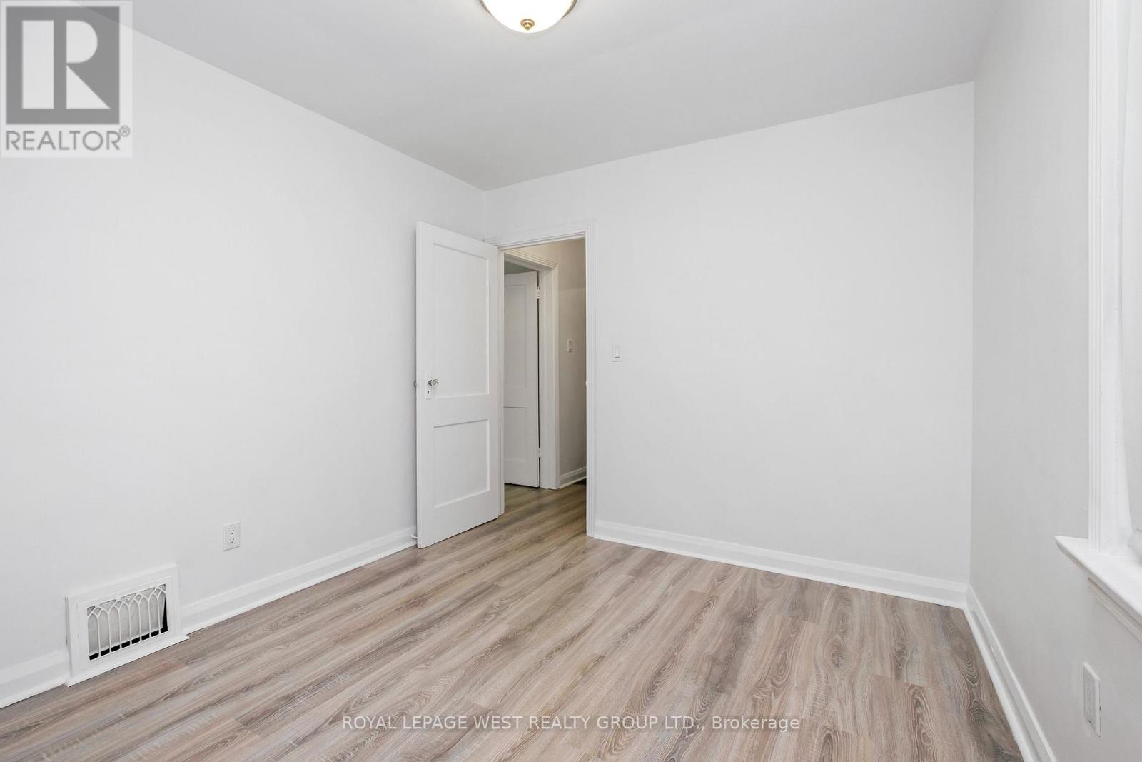 24 Barker Avenue, Toronto, Ontario M4C 2N3 - Photo 29 - E13448030