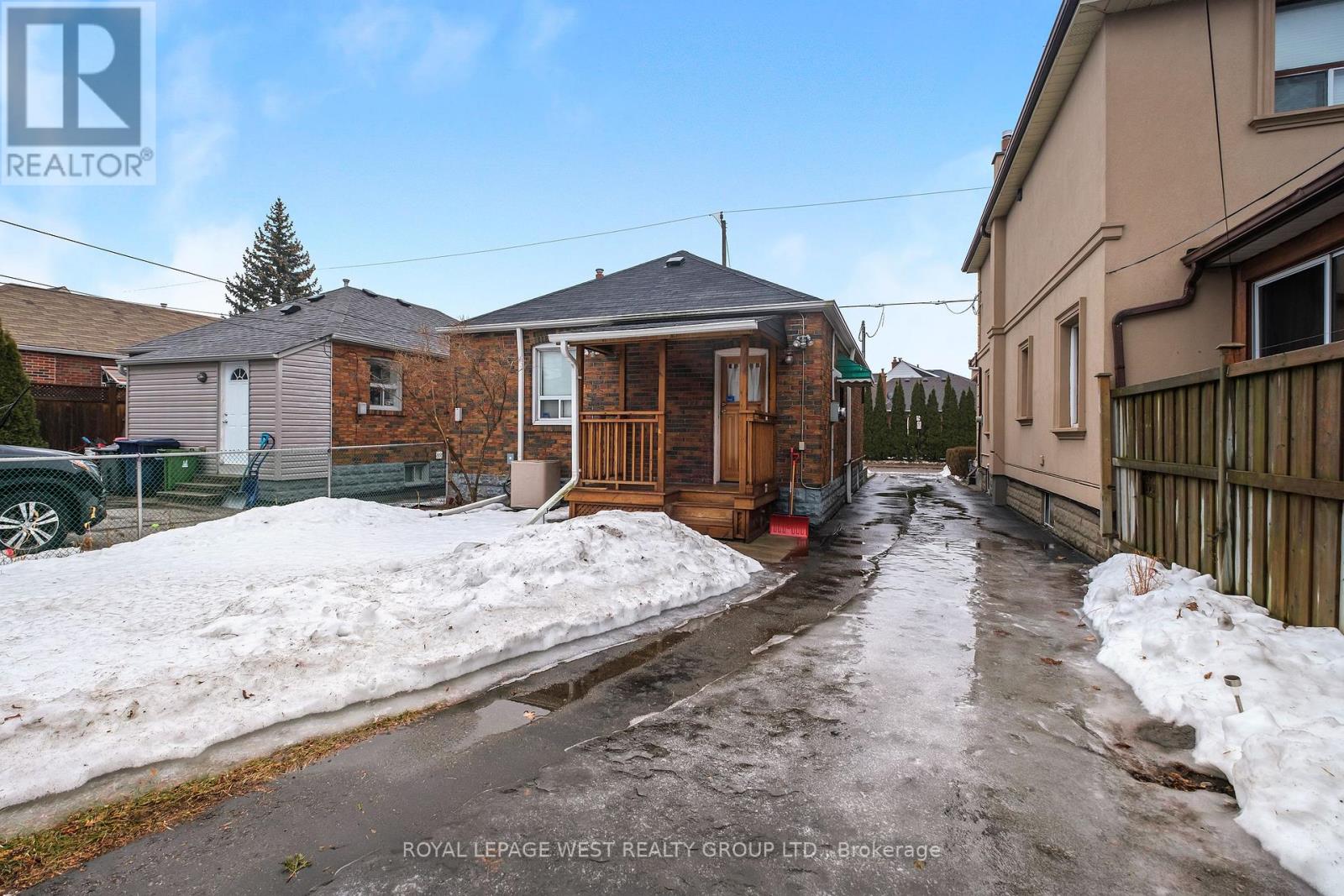 24 Barker Avenue, Toronto, Ontario M4C 2N3 - Photo 39 - E13448030
