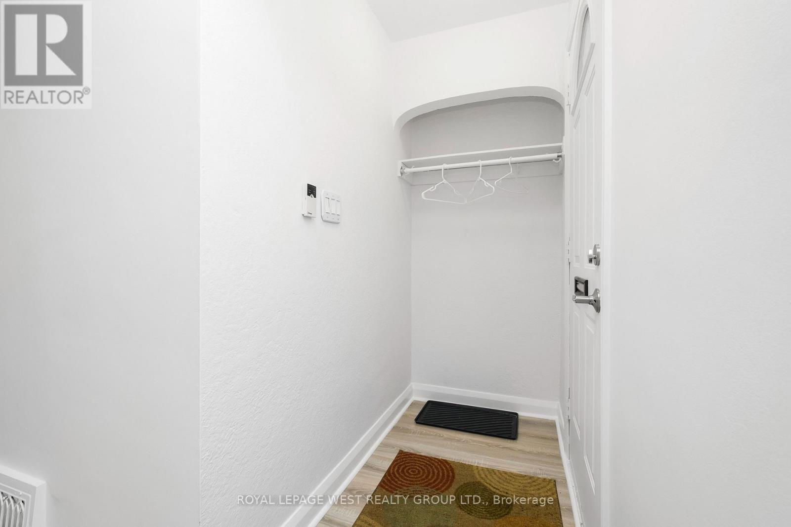 24 Barker Avenue, Toronto, Ontario M4C 2N3 - Photo 4 - E13448030