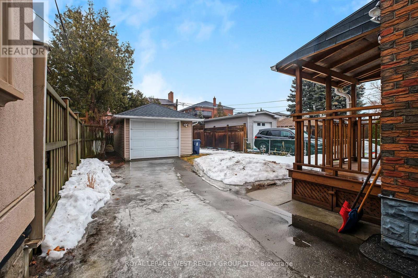24 Barker Avenue, Toronto, Ontario M4C 2N3 - Photo 40 - E13448030