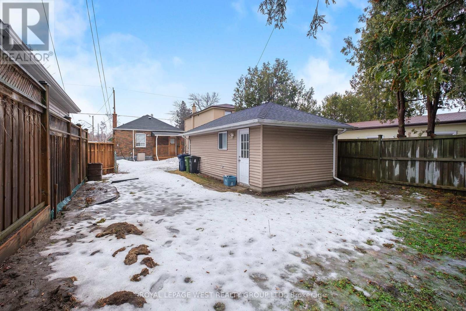 24 Barker Avenue, Toronto, Ontario M4C 2N3 - Photo 42 - E13448030