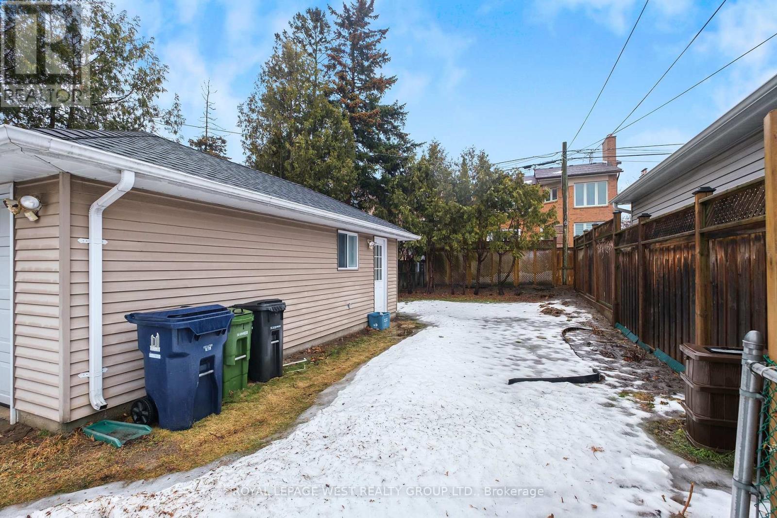 24 Barker Avenue, Toronto, Ontario M4C 2N3 - Photo 43 - E13448030