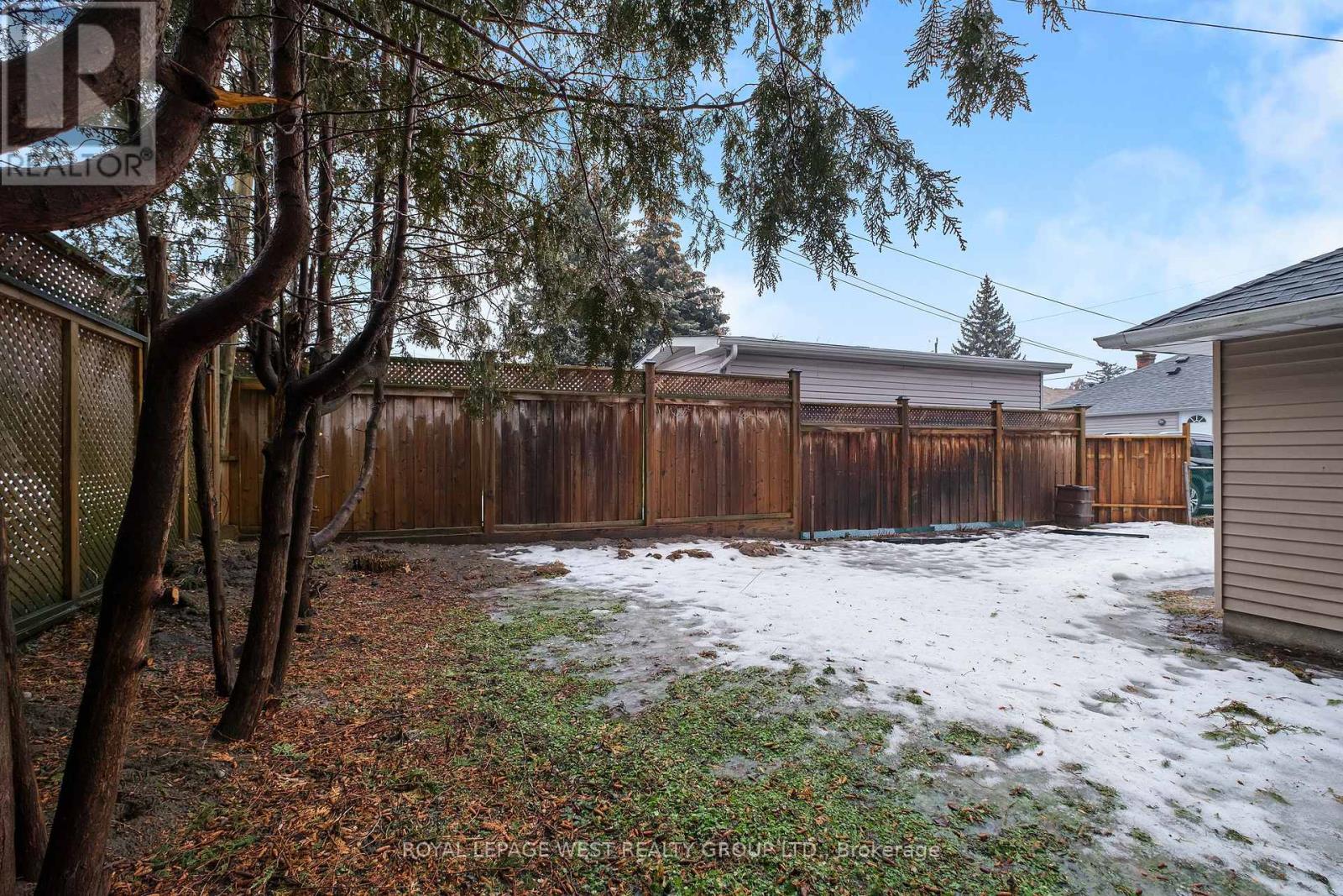 24 Barker Avenue, Toronto, Ontario M4C 2N3 - Photo 44 - E13448030
