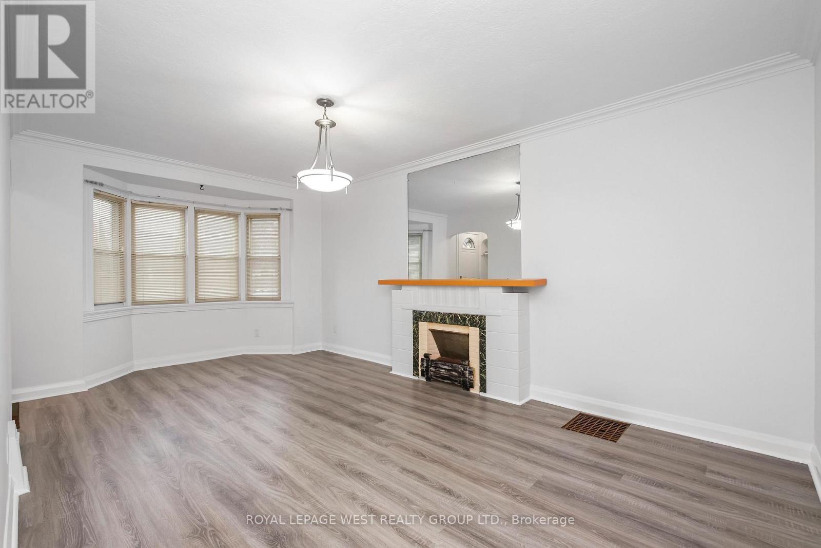 24 Barker Avenue, Toronto, Ontario M4C 2N3 - Photo 7 - E13448030
