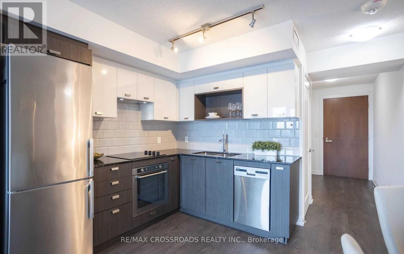 525 - 275 Village Green Square, Toronto, Ontario M1S 0L8 - Photo 3 - E13448080