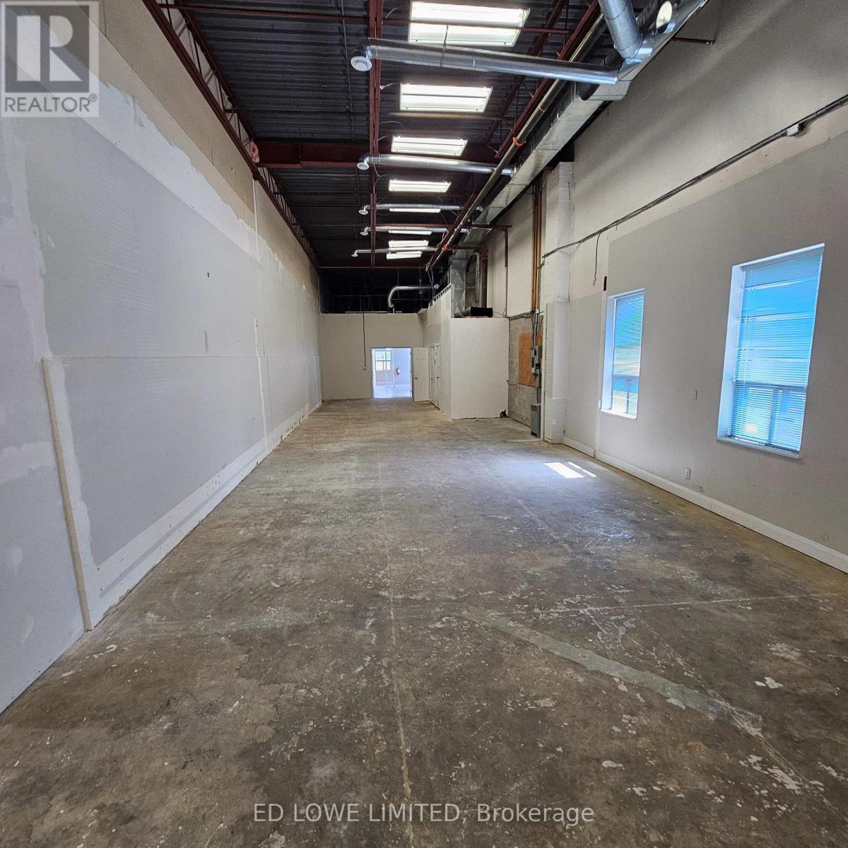 1a - 40 Bell Farm Road, Barrie, Ontario L4M 5L3 - Photo 2 - S12007877