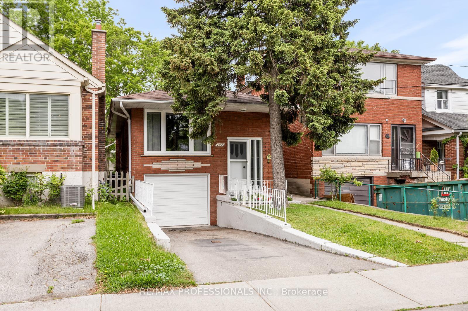 102 SYMONS STREET, Toronto, Ontario
