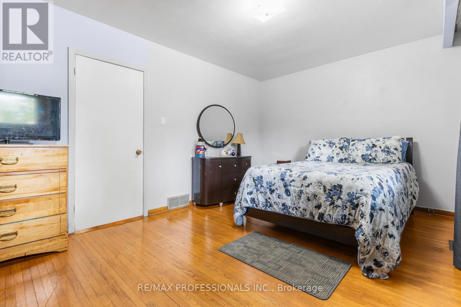 102 Symons Street, Toronto, Ontario  M8V 1V2 - Photo 15 - W13448048