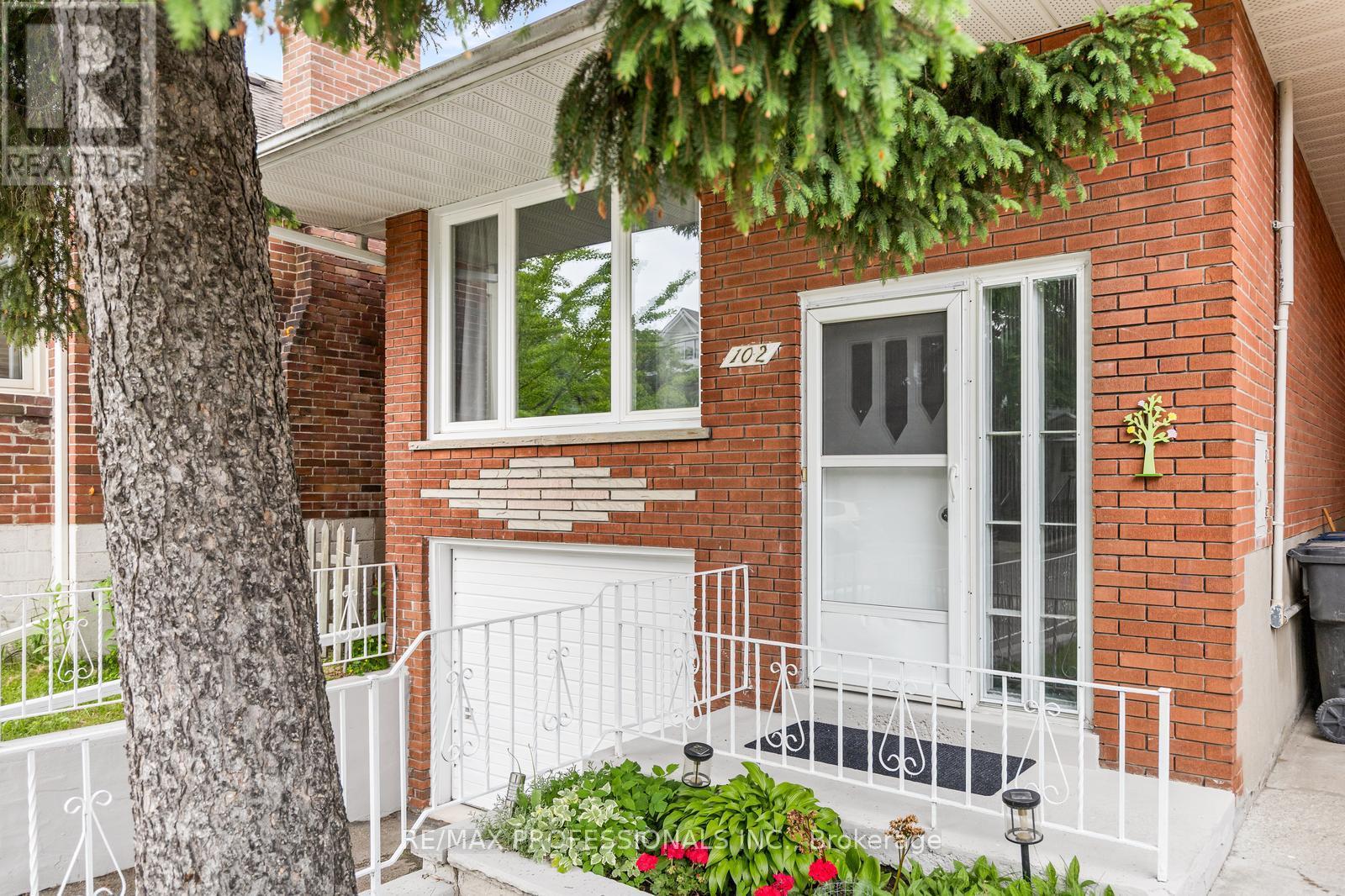 102 Symons Street, Toronto, Ontario  M8V 1V2 - Photo 3 - W13448048