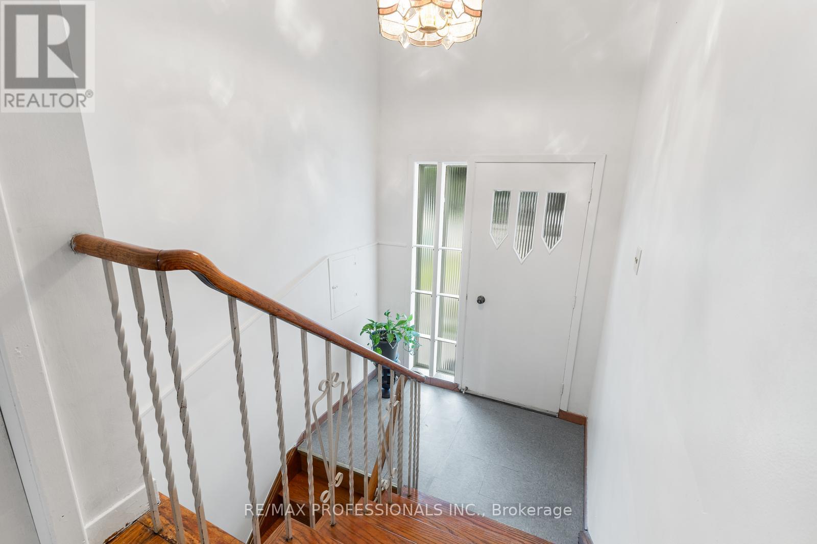 102 Symons Street, Toronto, Ontario  M8V 1V2 - Photo 4 - W13448048