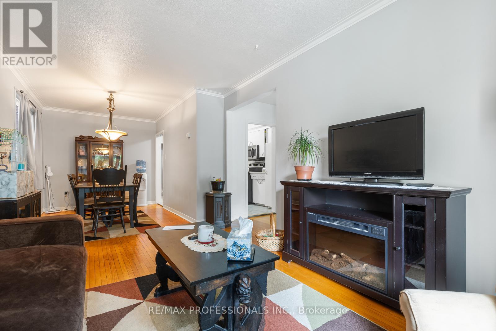 102 Symons Street, Toronto, Ontario  M8V 1V2 - Photo 6 - W13448048