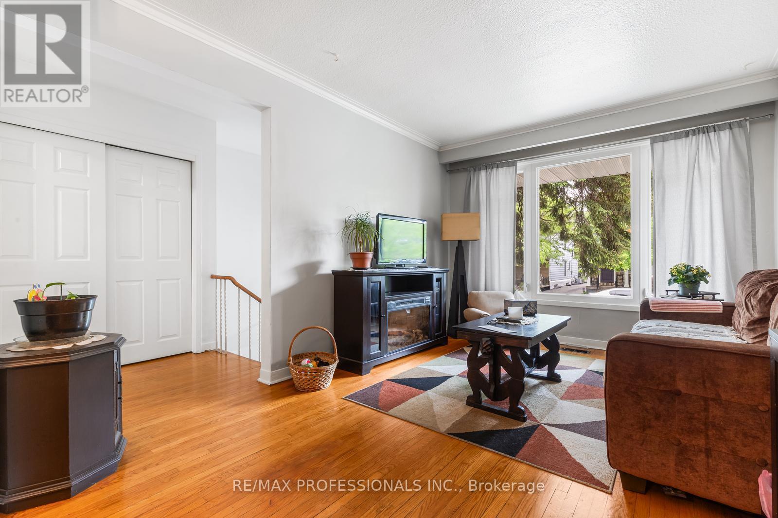 102 Symons Street, Toronto, Ontario  M8V 1V2 - Photo 7 - W13448048