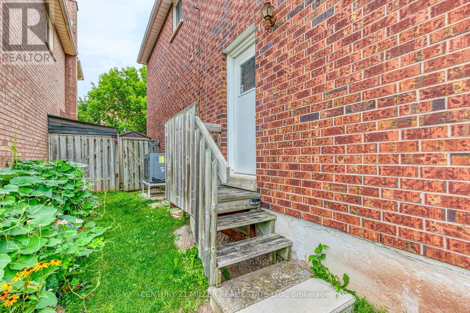 #lower - 1351 Fieldcrest Lane, Oakville, Ontario  L6M 2W8 - Photo 3 - W13448056