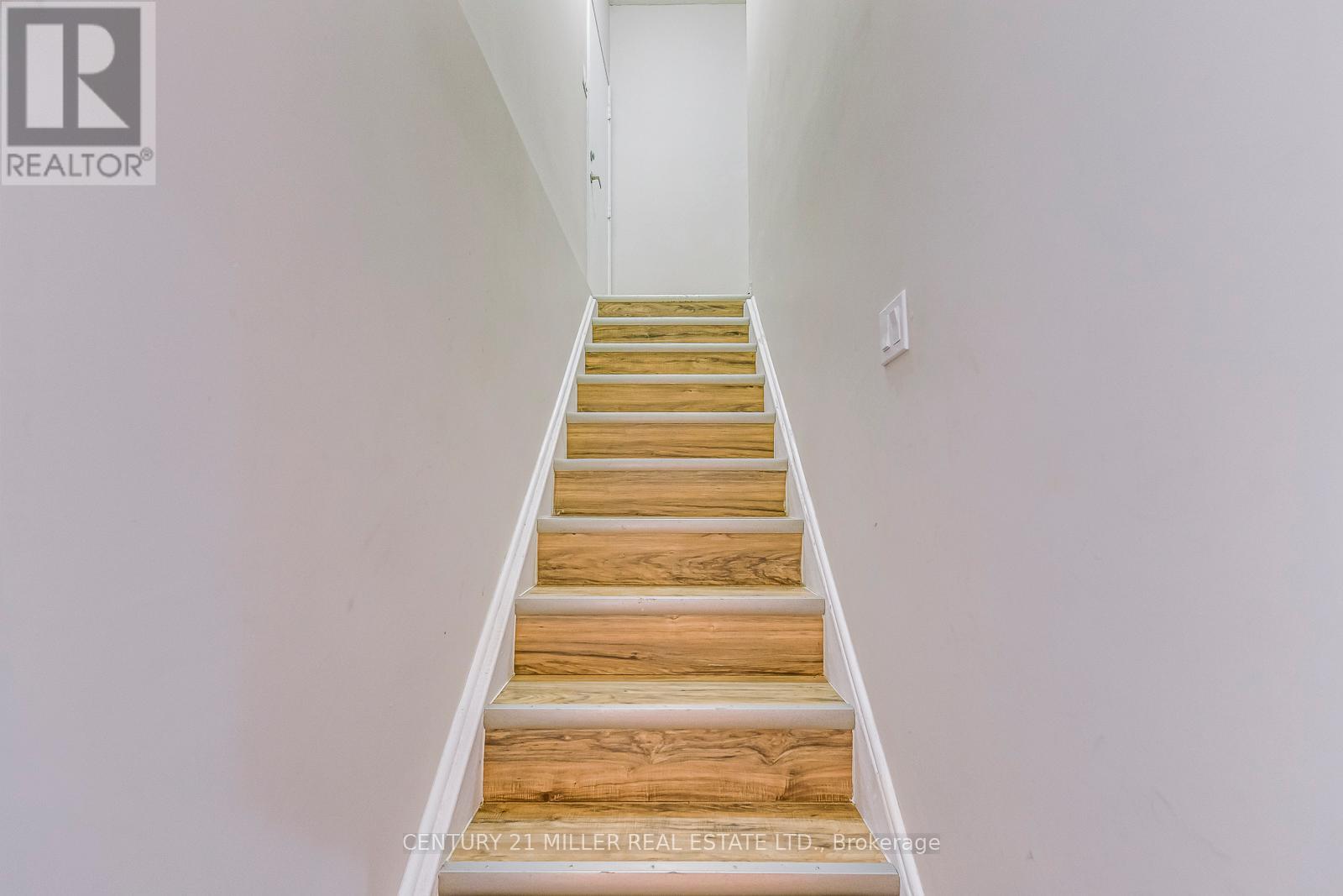 #lower - 1351 Fieldcrest Lane, Oakville, Ontario  L6M 2W8 - Photo 4 - W13448056