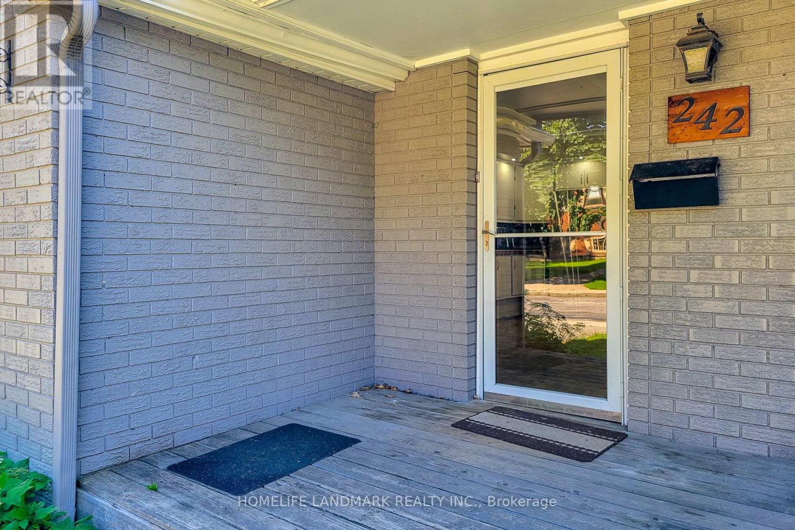 242 Bowman Street, Hamilton, Ontario  L8S 2V2 - Photo 2 - X13448054