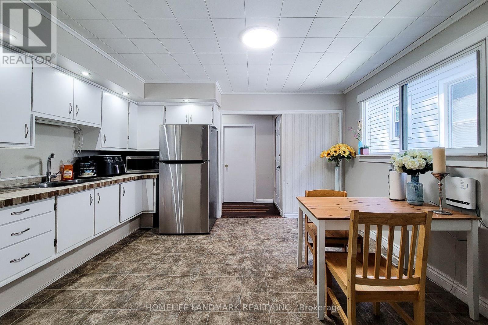 242 Bowman Street, Hamilton, Ontario  L8S 2V2 - Photo 4 - X13448054