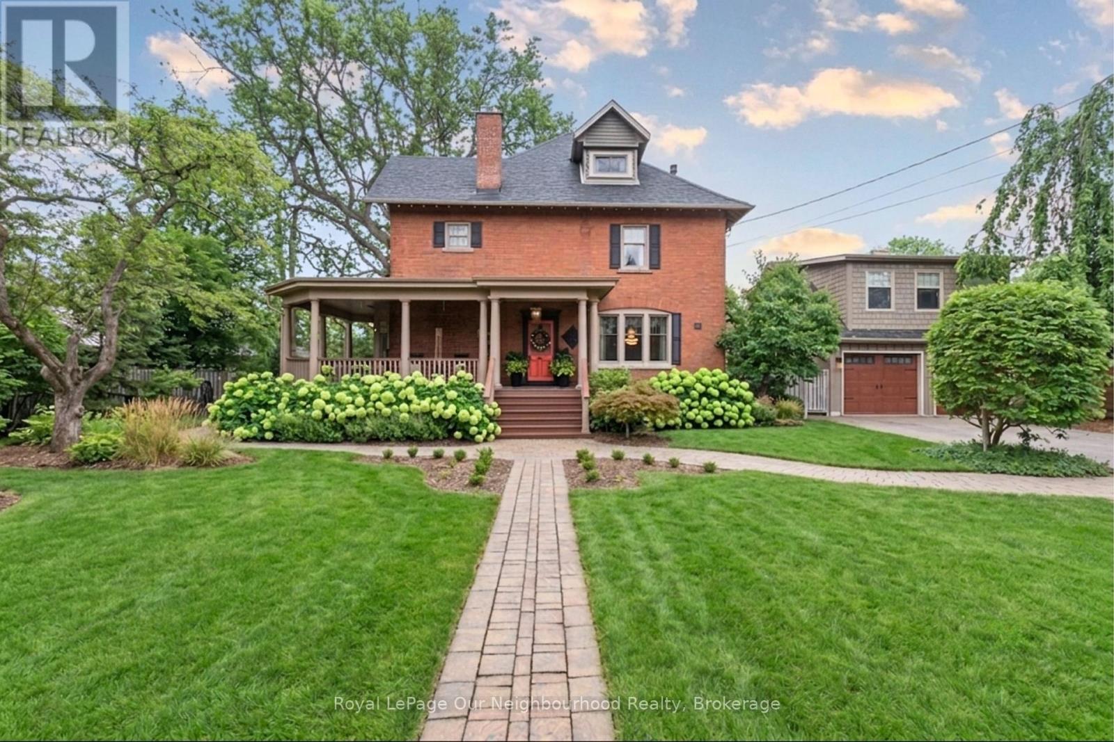 305 TRENT STREET W, Whitby, Ontario