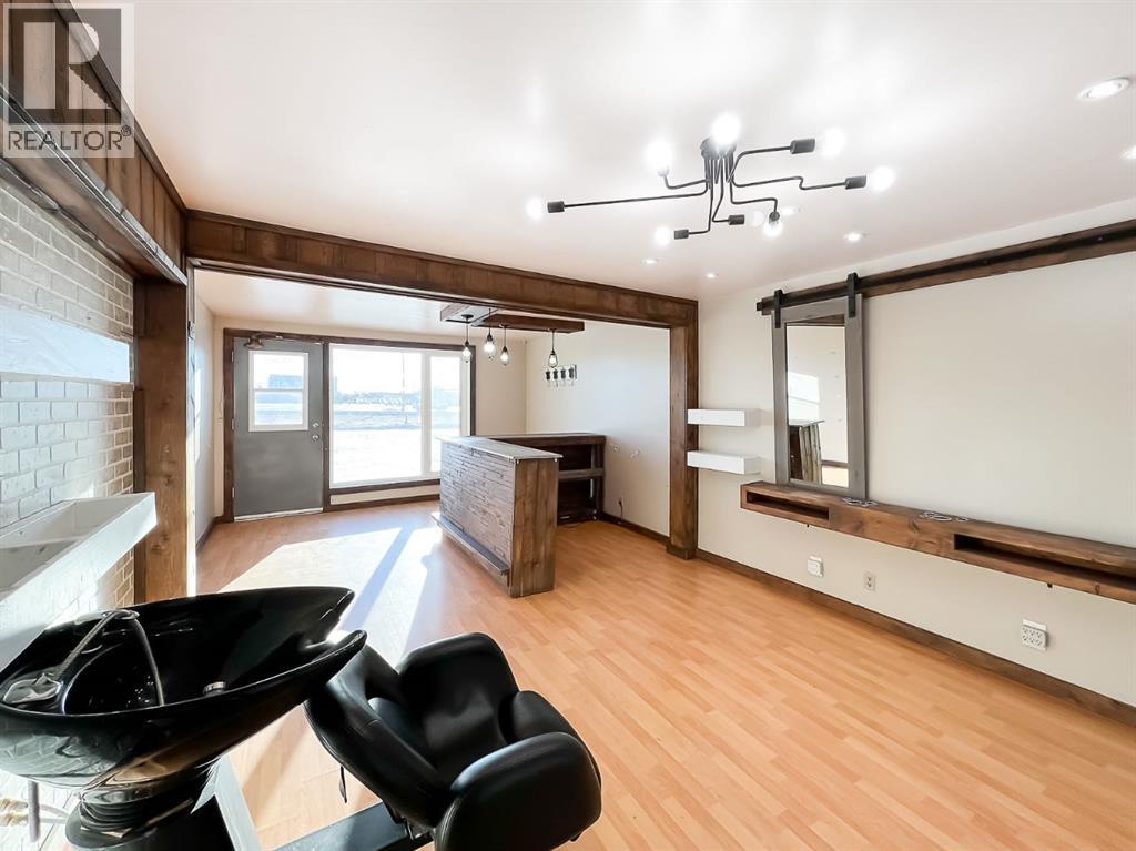 8 Railway Avenue NE, Falher, Alberta  T0H 1M0 - Photo 4 - A2272159
