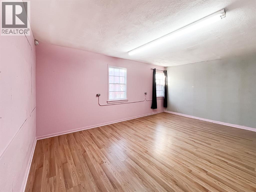 8 Railway Avenue NE, Falher, Alberta  T0H 1M0 - Photo 10 - A2272159